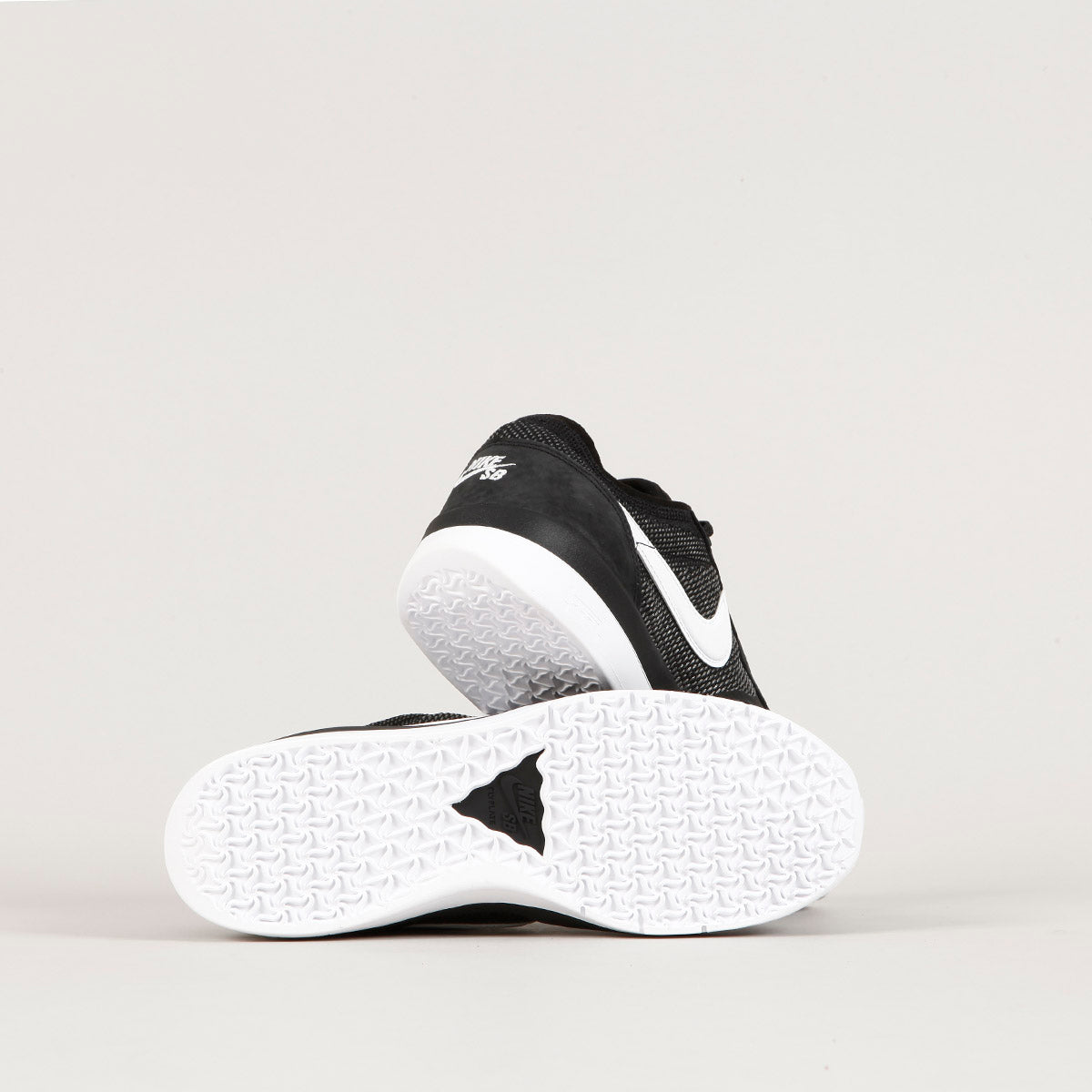 Nike SB PS8 Black White Black